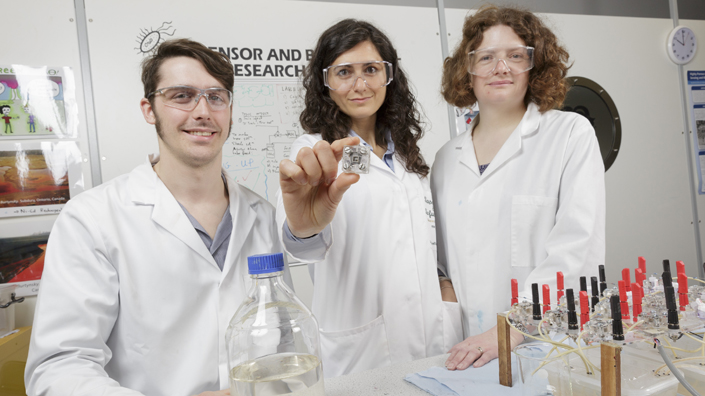 Energy 03 Researchers Jon Chouler and Mirella Di Lorenzo with lecturer Petra Cameron test the microbial fuel cell (Credit: University of Bath)