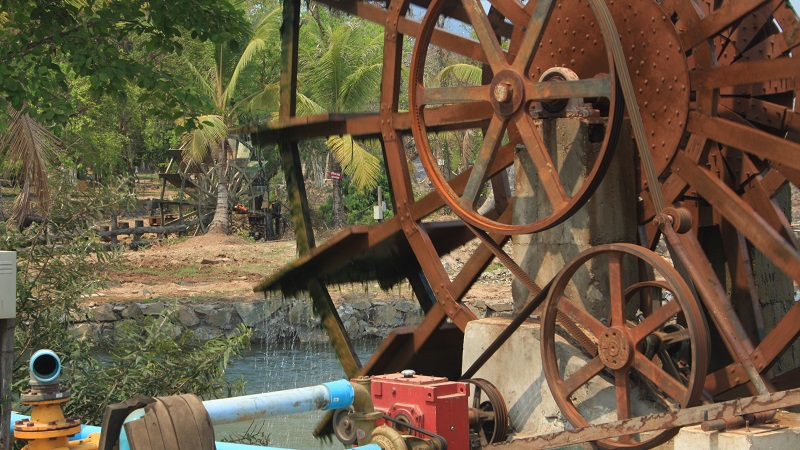 A water wheel in the Mekong. The passing water is used to pump water uphill.
