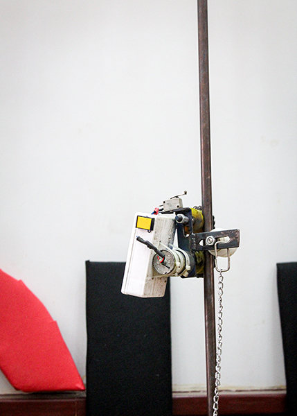 Device made by team at NED climbing the rod 600 Device made by team at NED climbing the rod