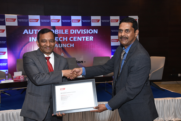 ARG_6301 600 Dr Goenka presented with his Honorary Fellowship by Mahesh Shinde