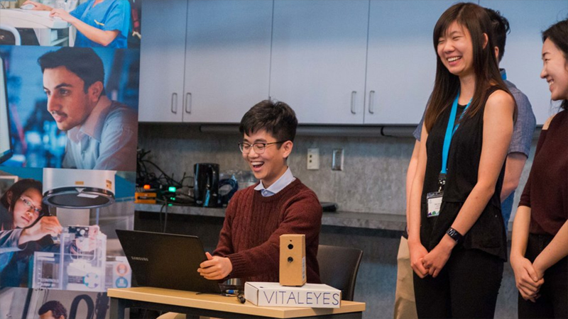 VitalEyes - winners of the Faculty of Applied Science Award