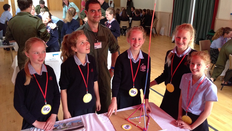 Year 7 students from Rendcomb College build a tall and stable structure
