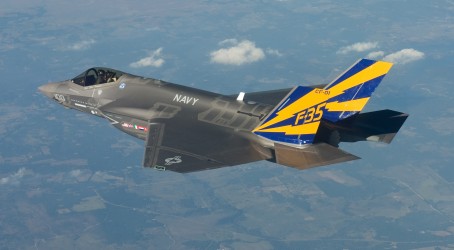 Cheaper option: The F-35C lands on a QE-class carrier Article image