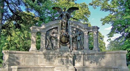 Honouring the dead: A Southampton memorial to the Titanic’s engineers Article image
