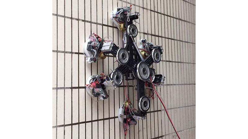 Wall climbing robots use new trick to defy gravity